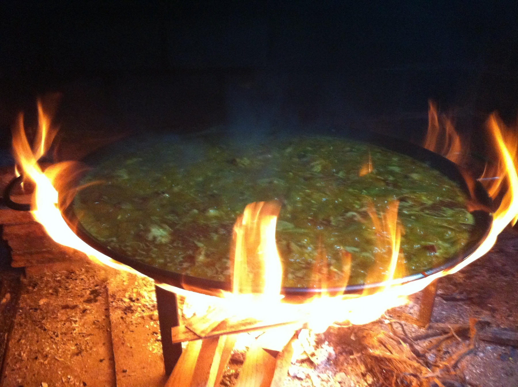 Paella au feu de bois