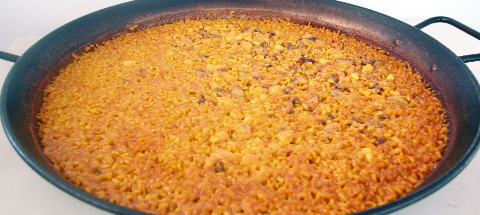 Arroz a banda en paella de Valencia