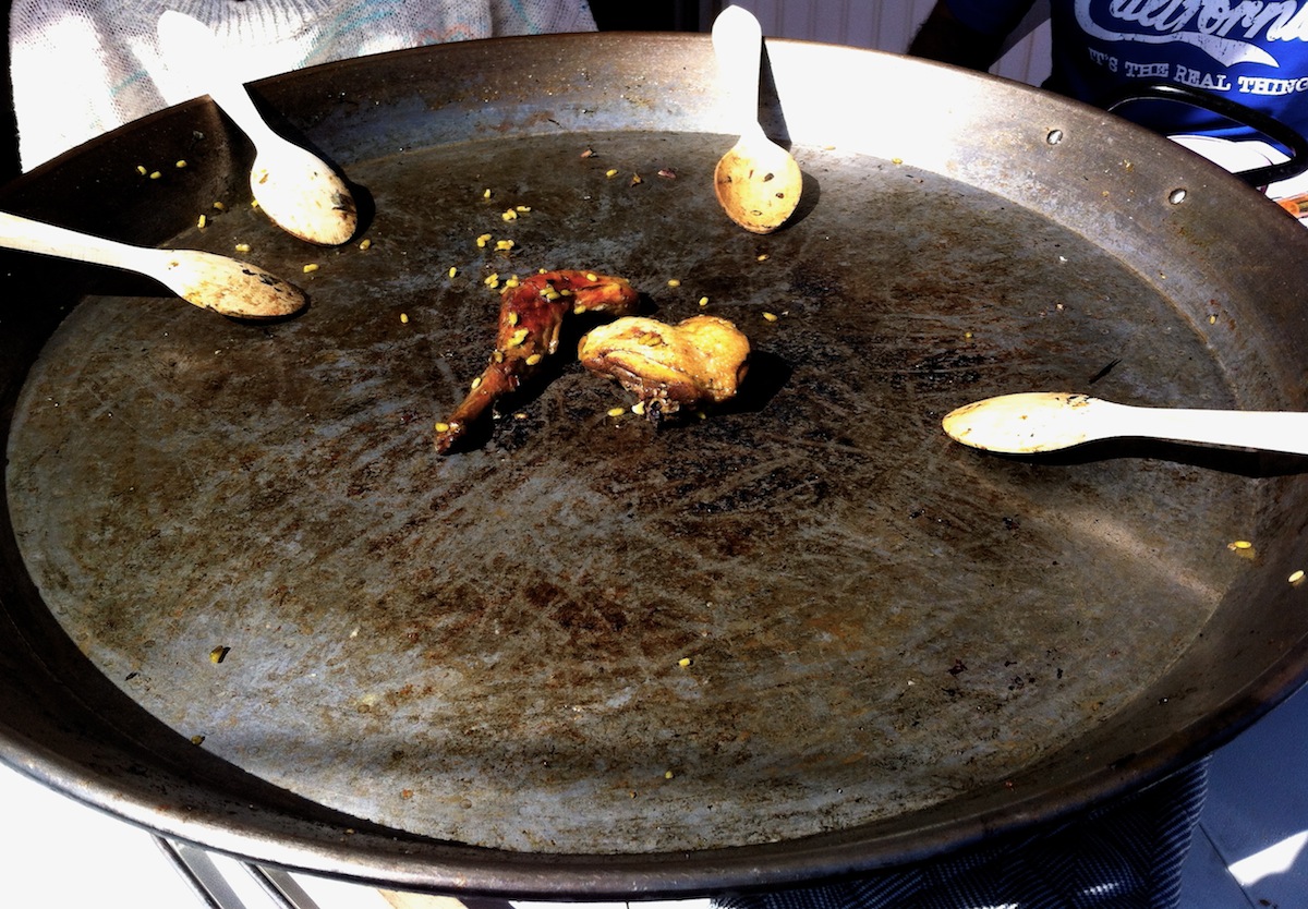 Paella Valenciana finie sans en laisser un grain au fond Paella Valenciana finie sans en laisser un grain au fond