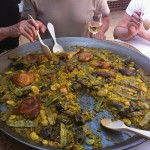 Paella Valenciana mangée dans le plat