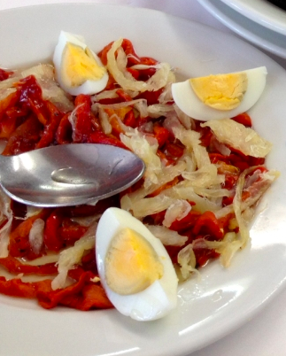 Esgarraet recipe to accompany the paella with eggs