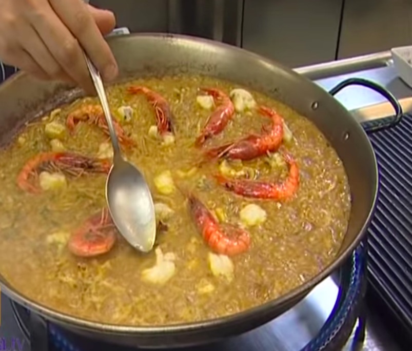 Recette Fideua de Gambas mise en place Bible de la paella
